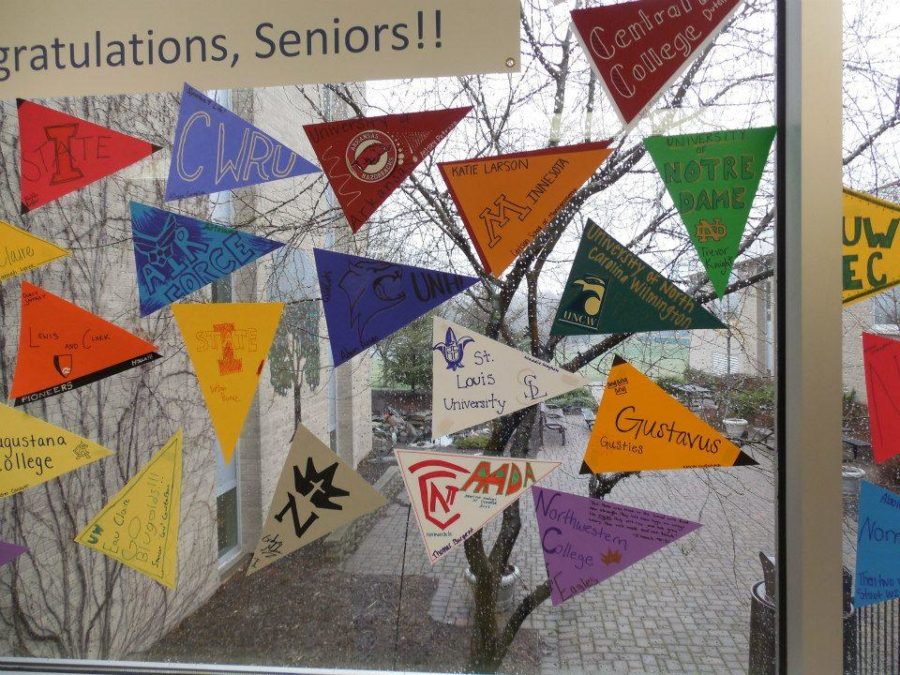 Seniors+hung+up+their+pennants+on+the+windows+overlooking+the+garden.+Photo%2F+Maddie+Mayhew