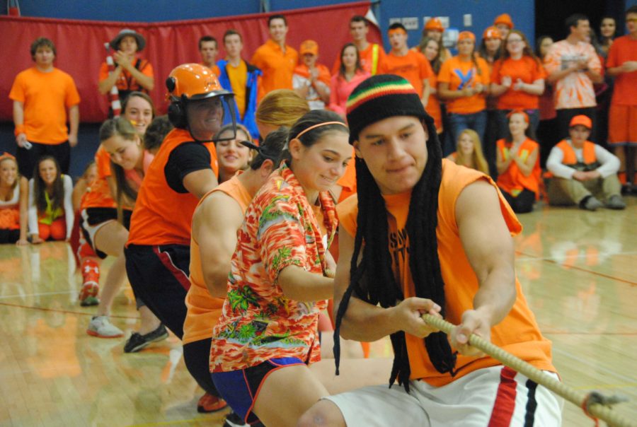 Photo/ Jack Ellis
The Class of 2014, this year’s seniors, work together to beat the freshmen in the tug of war part of Class Competition. led by Becky Smith and Anders Knutson. 