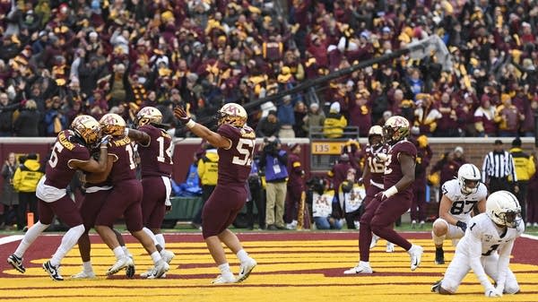 Minnesota Gophers celebrate after Jordan Howden made an incredible interception.