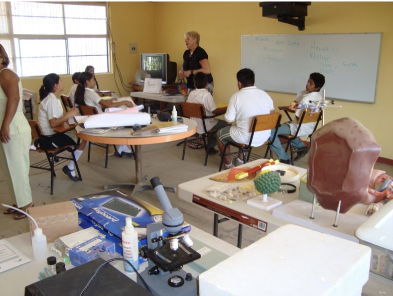 Students in Troncones learning their hearts out. 