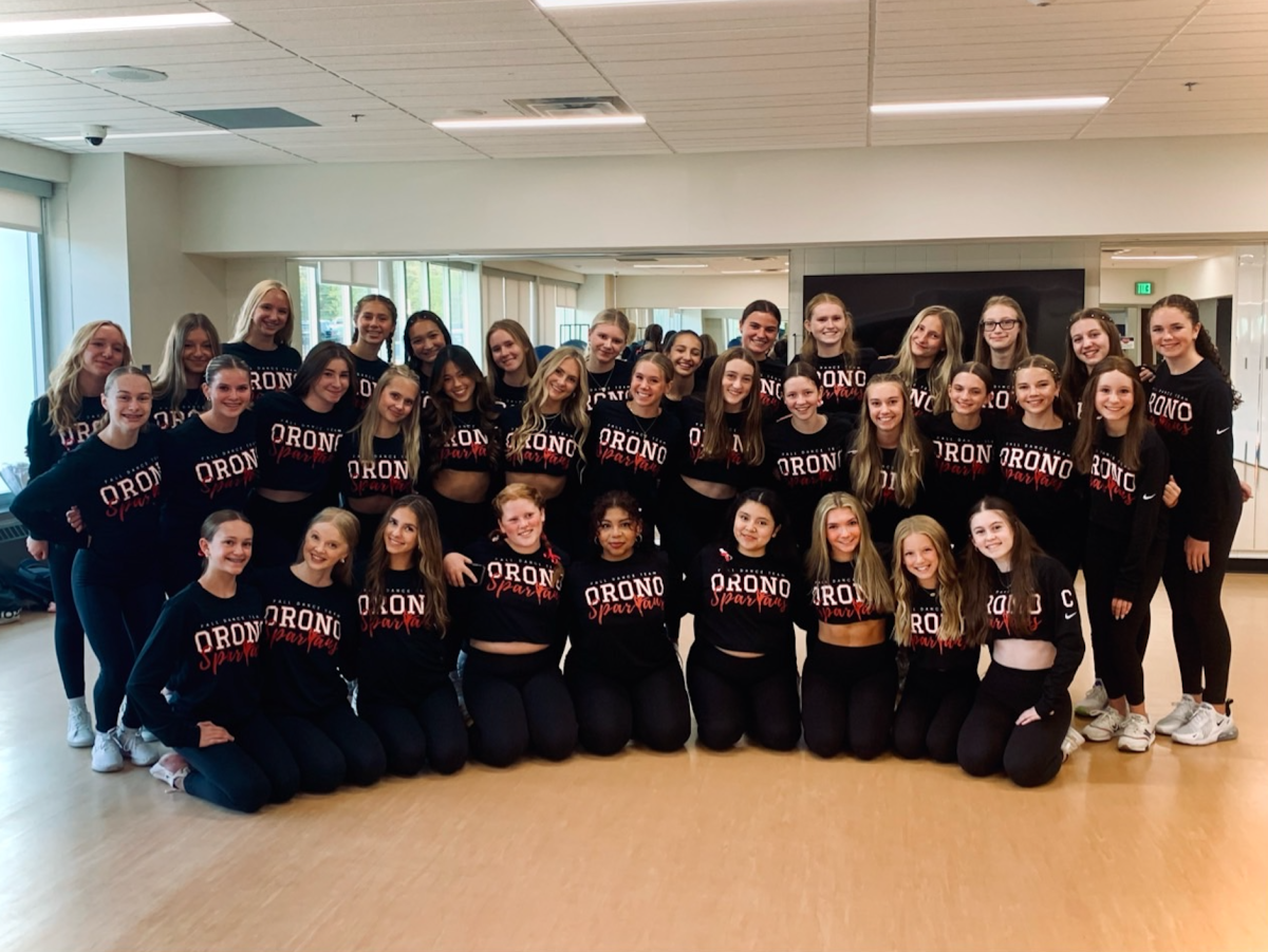 The+Orono+Fall+Dance+Team+poses+for+a+quick+photo+before+heading+out+onto+the+field+for+their+first+performance+of+the+season.