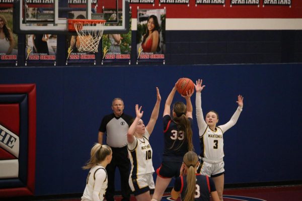 #33 Eveyn Miller goes for a layup.
